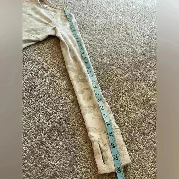 Lululemon Rula Run Long Sleeve Top | Heritage Camo Jacquard Grey | Size 6 - Picture 9 of 15